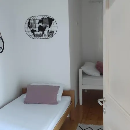 Hotel & Lombrelle 3*