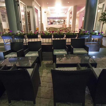 & Lombrelle Hotel 3*