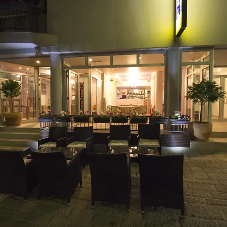 & Lombrelle Hotel